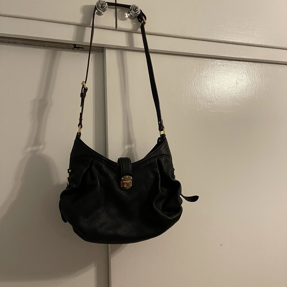 Louis Vuitton Mahina hobo bag. - Picture 9 of 11